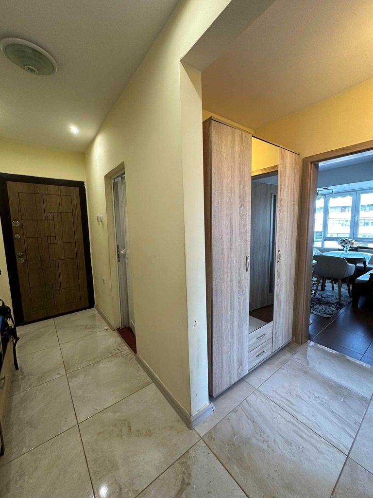 Продава се Тристаен апартамент в Търговище, Център - 70 кв.м за 1297 €/кв.м - Снимка #5