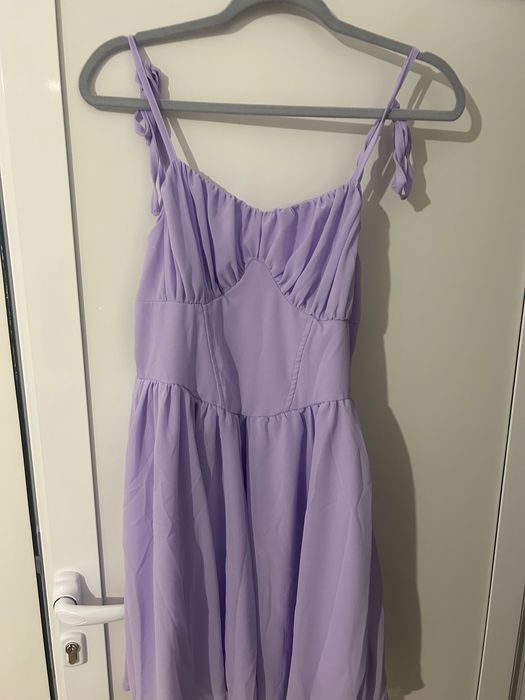 Къса лилава рокля
