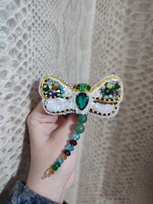 Brosa margelute handmade