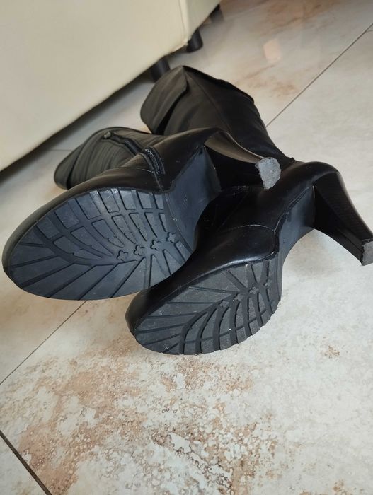 Елегантни ботуши от естествена кожа.