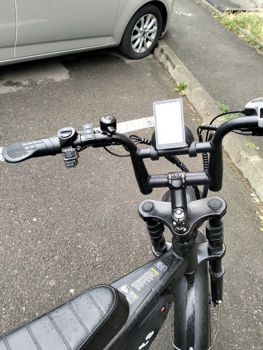 Vând bicicletă electrica v8