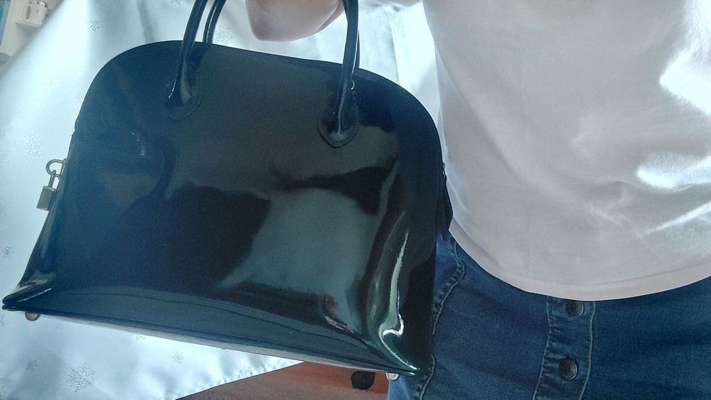 Geanta noua piele naturala lacuita si sandale cadou