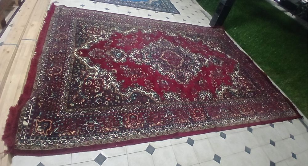 Gilam sotiladi top toza yuvib qoyilgan kelip korip olin 3 ga 4