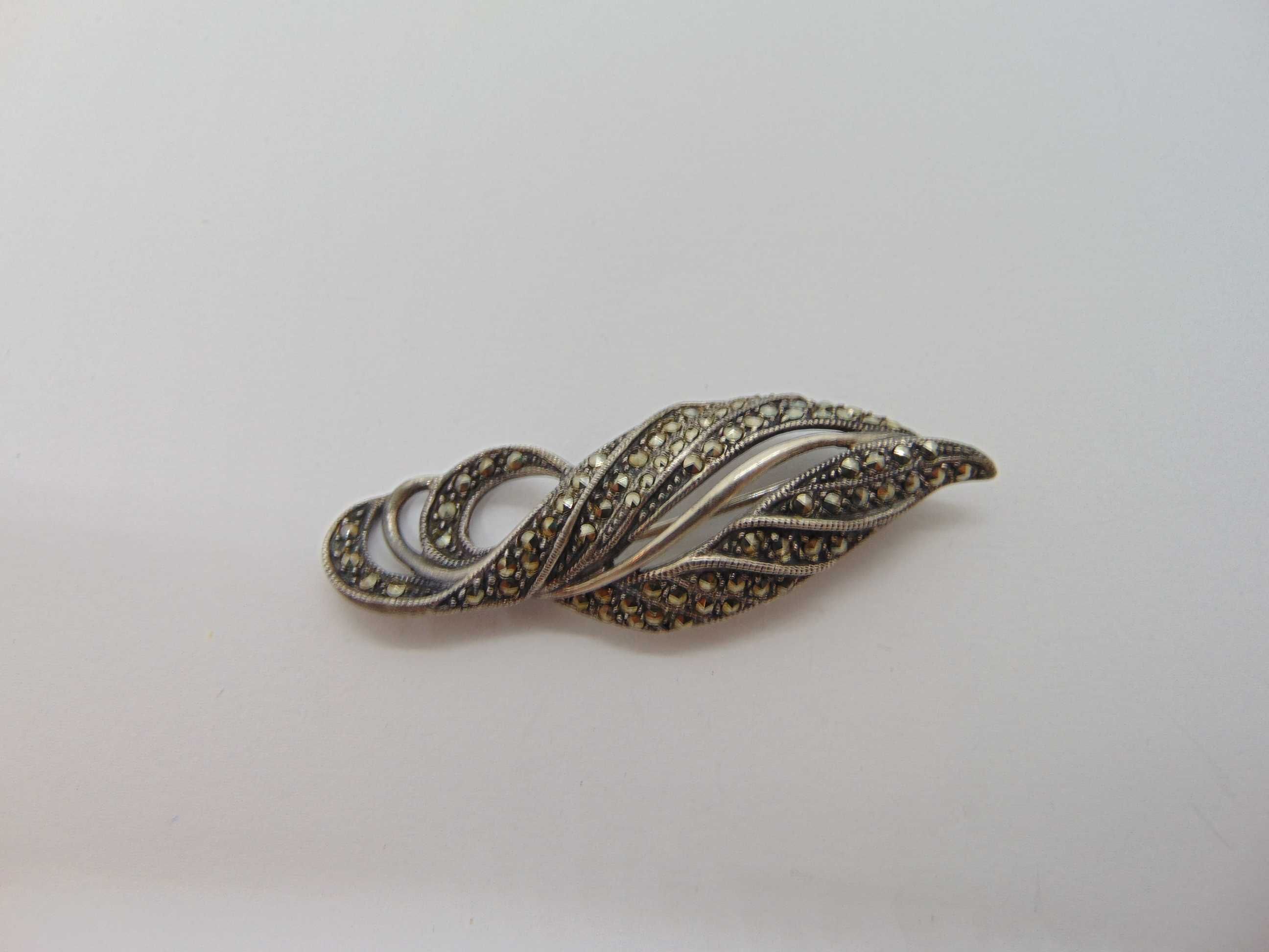 Brosa din argint cu marcasite