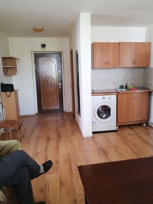 Închiriez apartament