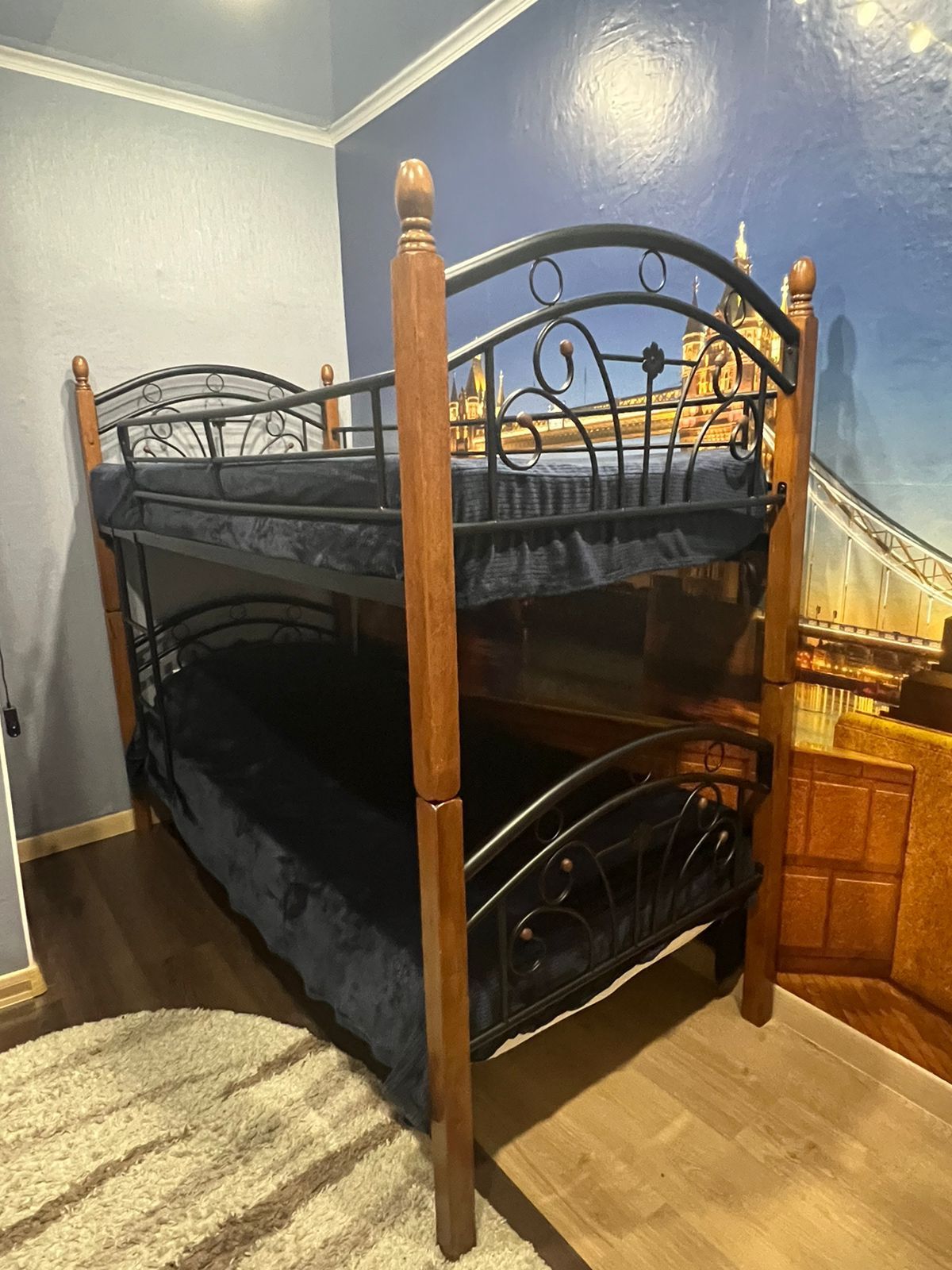 Продам двух ярусную кровать