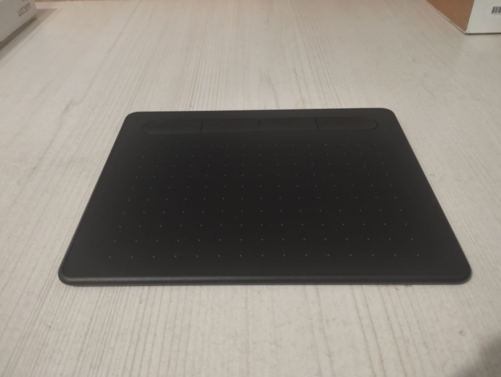 Графический планшет Wacom Intuos Small CTL-4100WLK-N черный