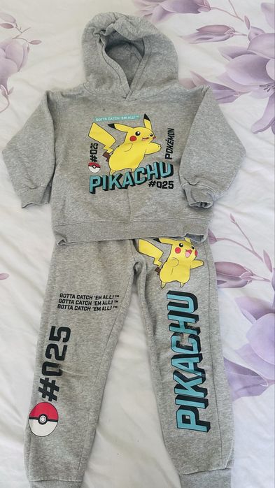 Ser pantaloni su hanorac pikachu