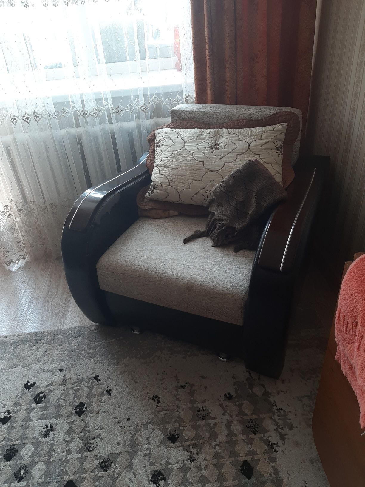 Диван срочно продам