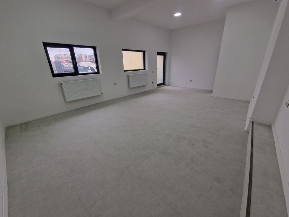 Inchiriez spatiu comercial 34mp Blv Decebal