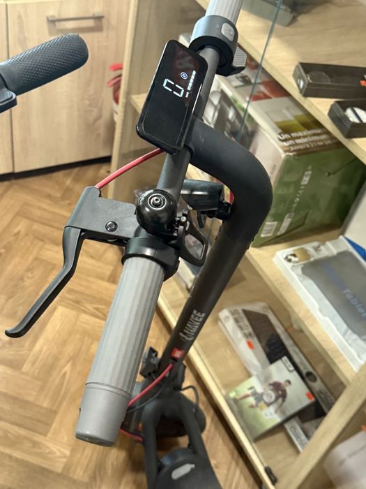 Trotineta navee v40i