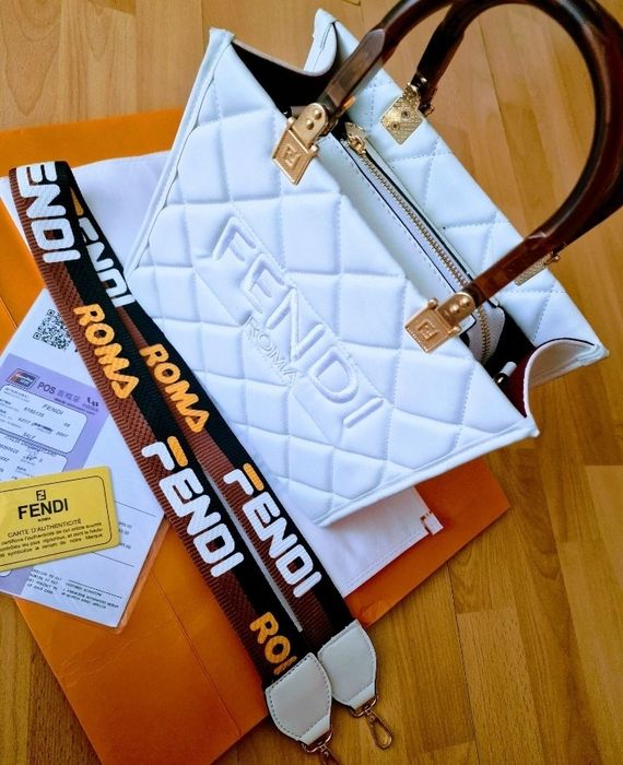 Geanta damă,editie limitată,curea detasabila,saculet, etichetă