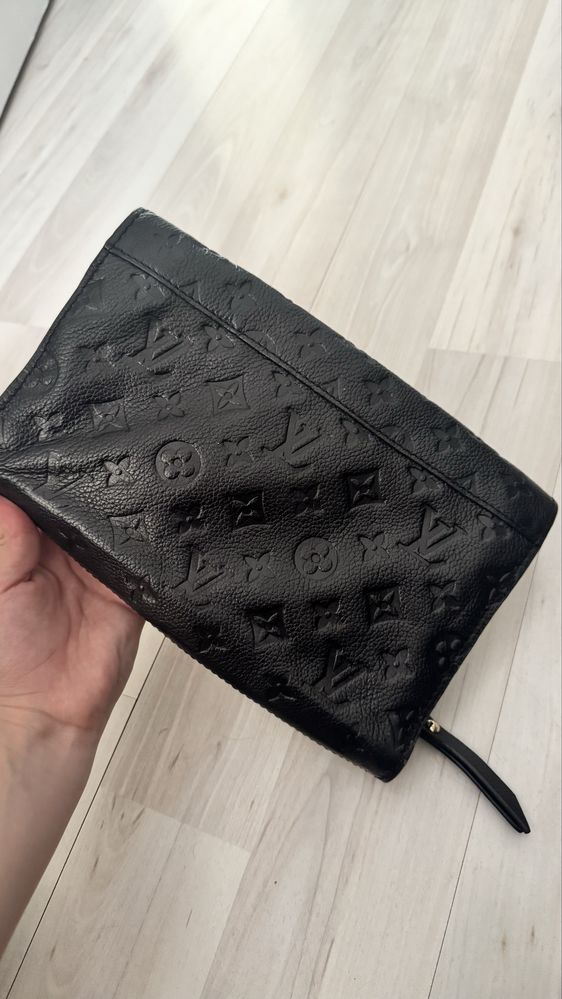 Оригинална чанта(клъч) Louis Vuitton
