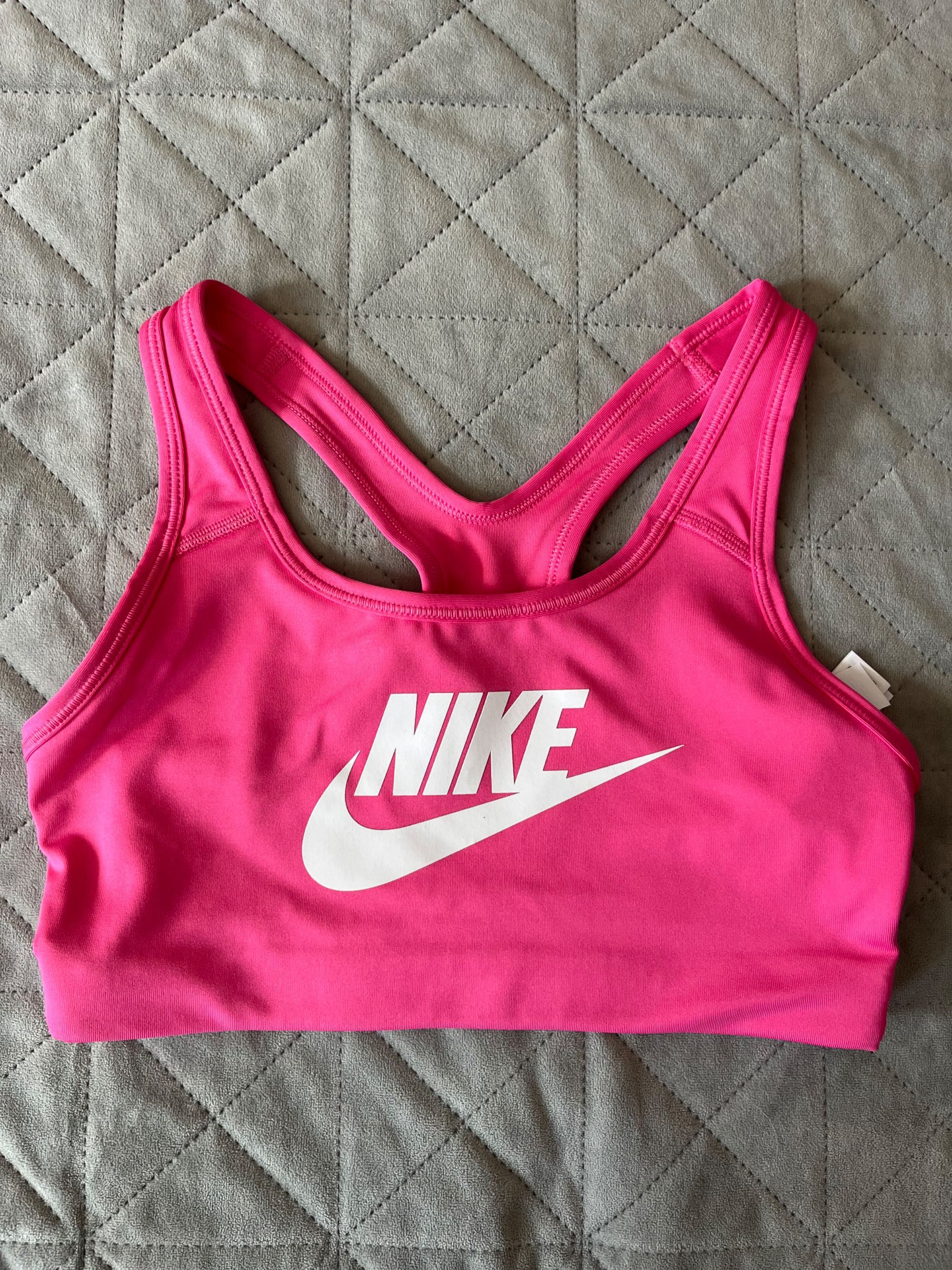 Спортни бюстиета Nike, различни размери