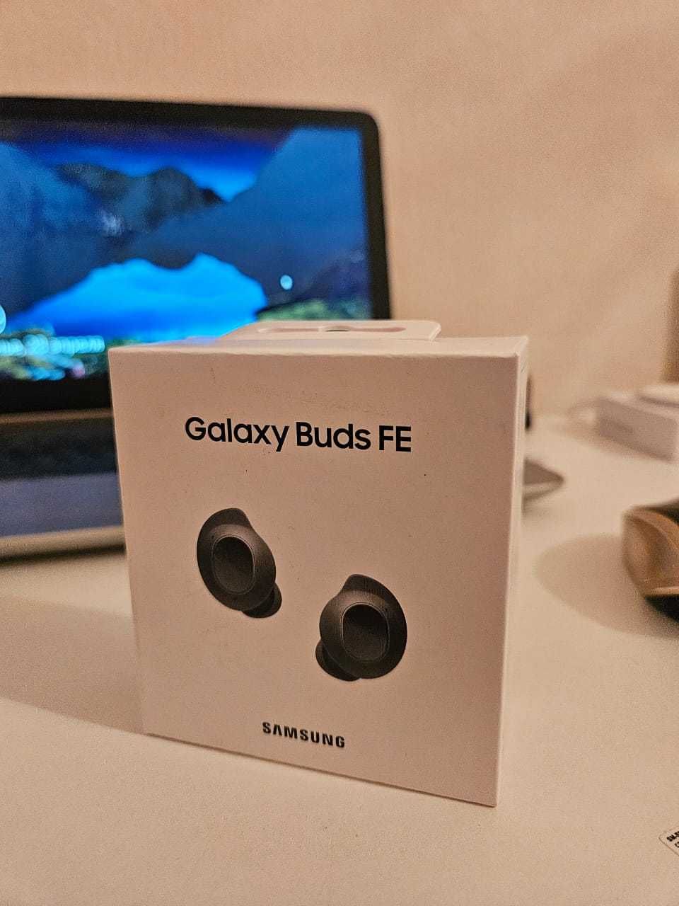 Наушники новые в коробке Samsung Galaxy Buds