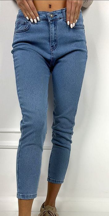 Дънки  размер С чисто нови