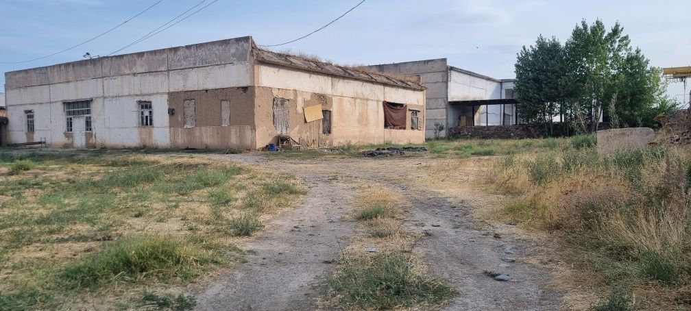 Bino sotiladi 18×24m balandligi 4,5m yer maydoni 25 sotx