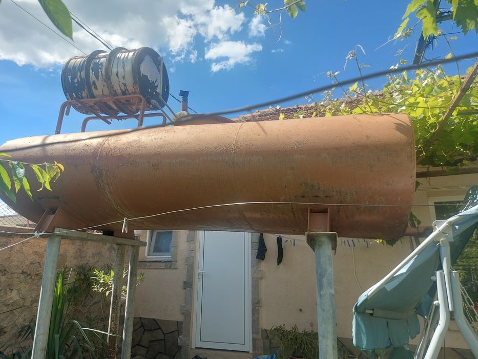 Цистерна с кран .