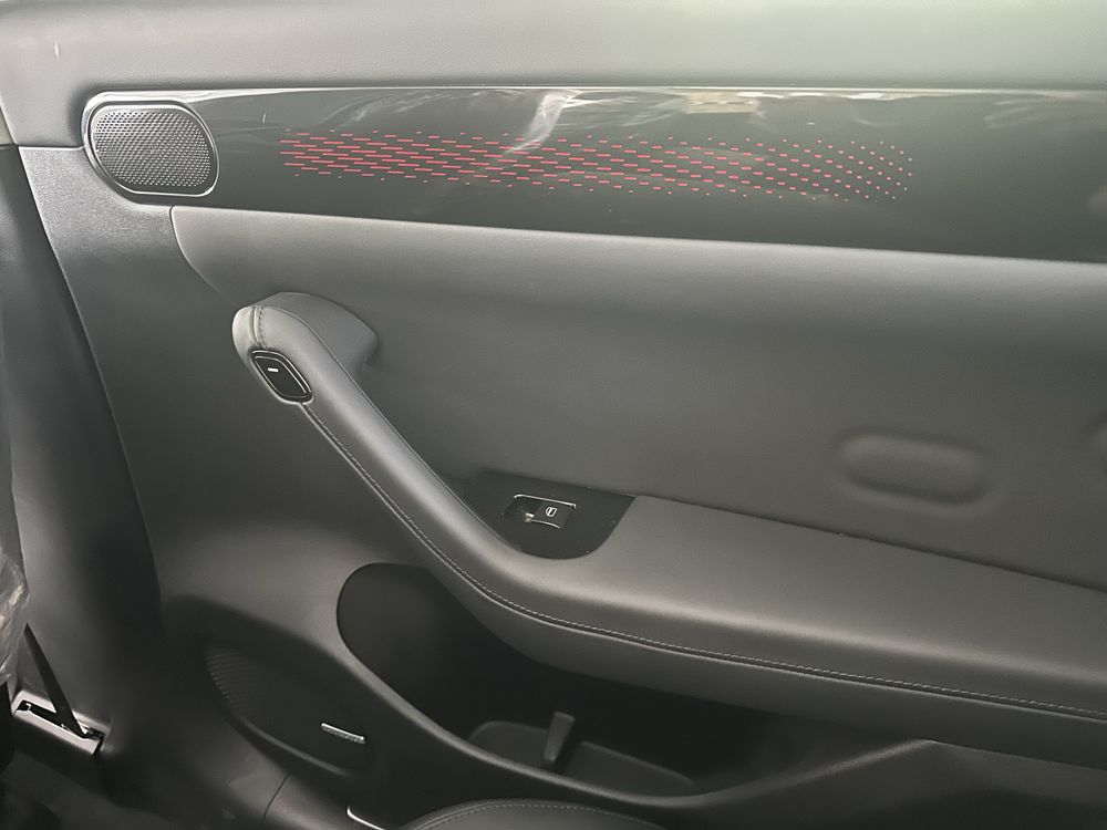 LEAPMOTOR C11 4 wd, performance red line