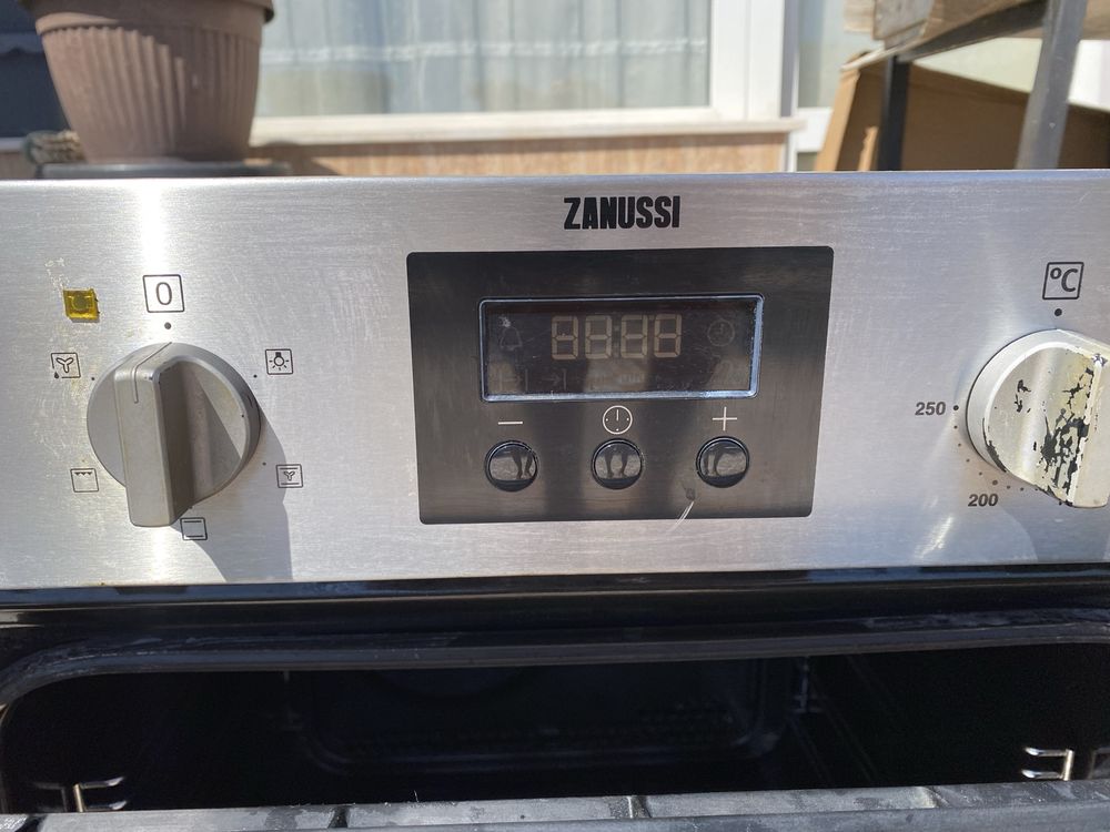 Фурна за вграждане Zanussi