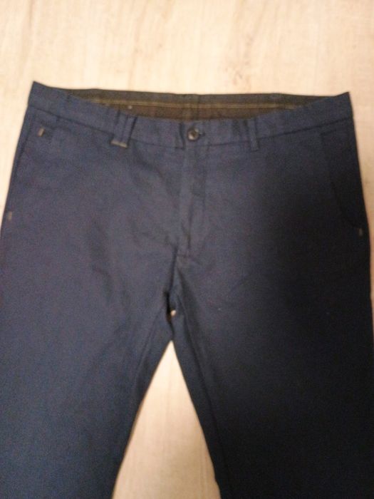 Pantaloni bărbătești mărime XL