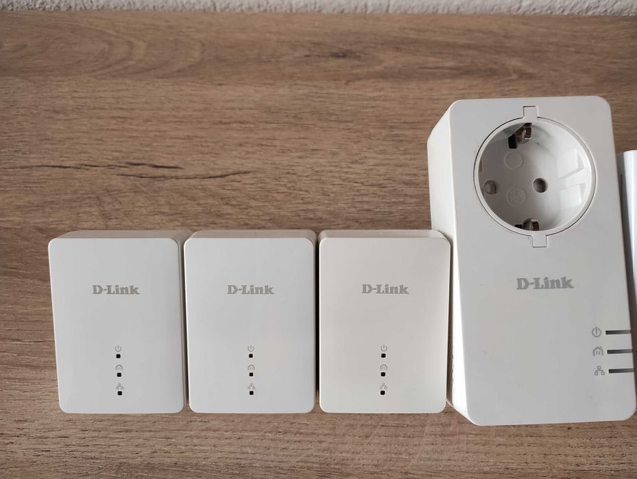 Комплект 6 броя D-link power line и wi-fi repeater