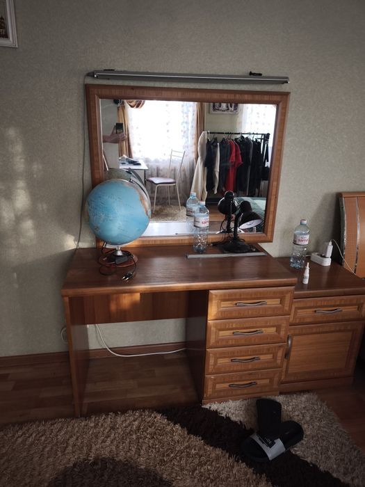 Стол для макияжа