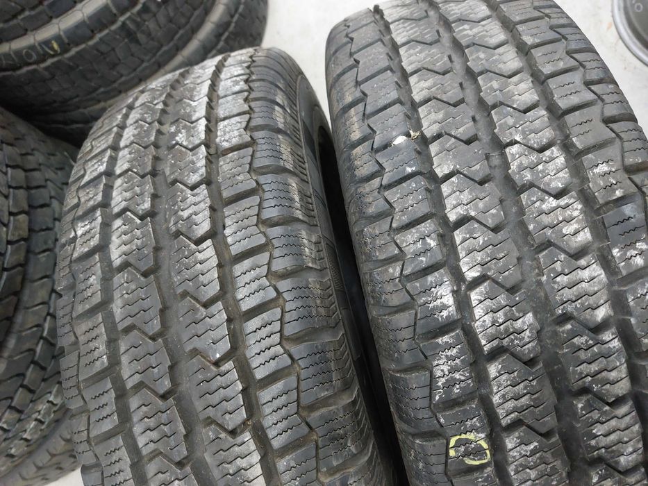 2бр.всесезонни гуми CONTINENTAL 225/75/16C 121R DOT 4722