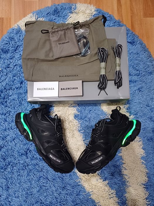 Balenciaga track led
