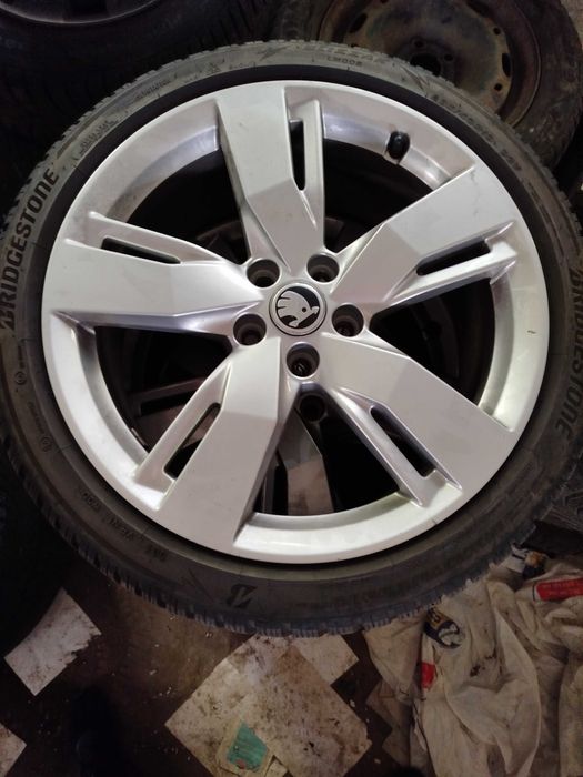 Vând jante 5 112 19 Vag Audi VW originale 235 40 19 Bridgestone iarnă