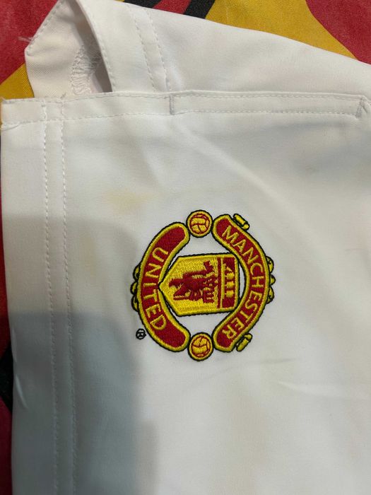 Продавам оригинални шорти на Манчестър Юнайтед/ Manchester United