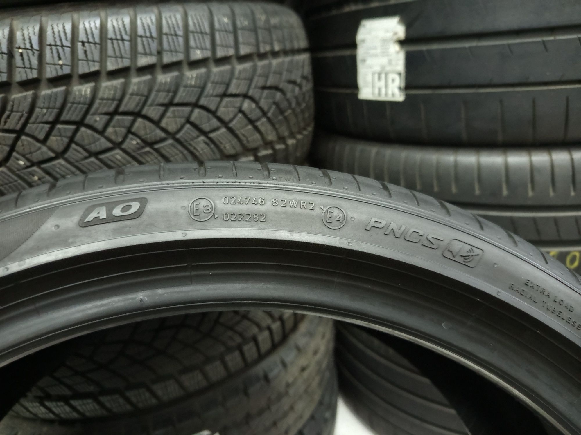 Нови Pirelli 255/35/21-2бр