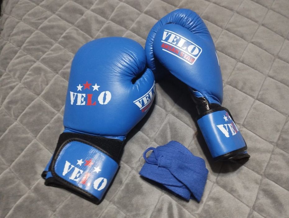 Продам боксерские перчатки 12 унц
