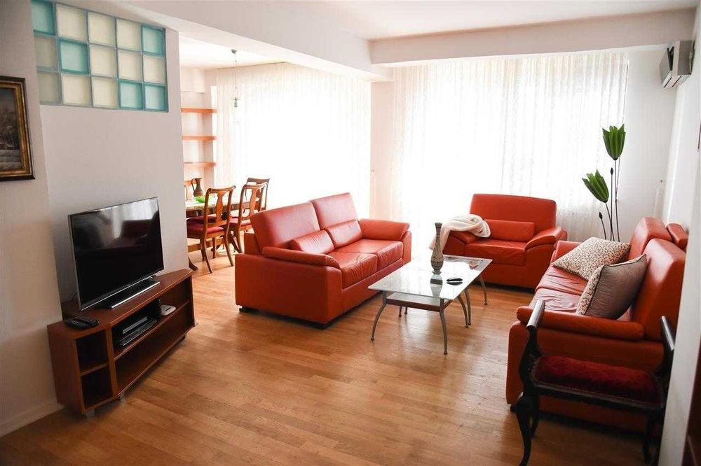 Дава се под наем Двустаен апартамент в Бургас, Изгрев - 58 кв.м за 153 € - Снимка #2