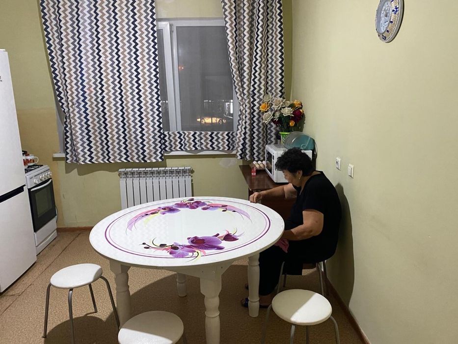 Стол стулья, айна