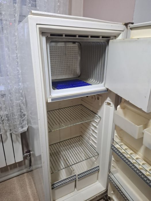 Продам холодильник, рабочий б/у