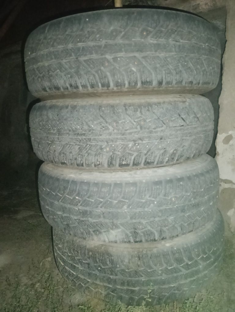 Продам зимние шины с дисками от старекс