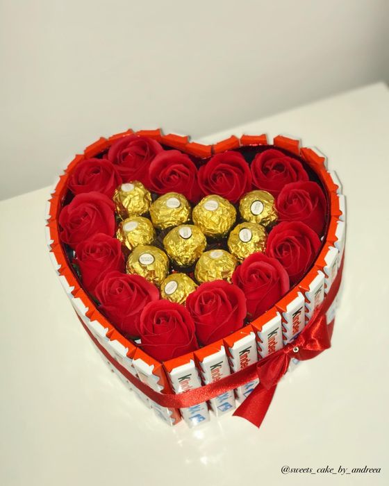 Aranjament dulciuri și trandafiri de săpun