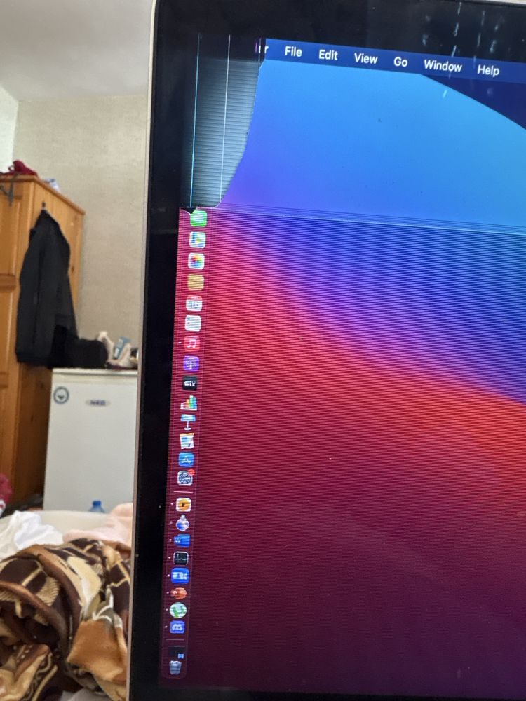 MacBook Air 13 със зарядно