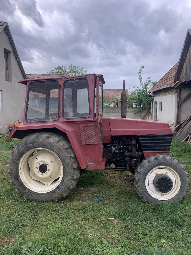 Vând tractor U445