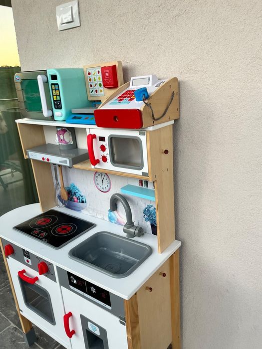 Vând bucătărie din lemn cu accesorii