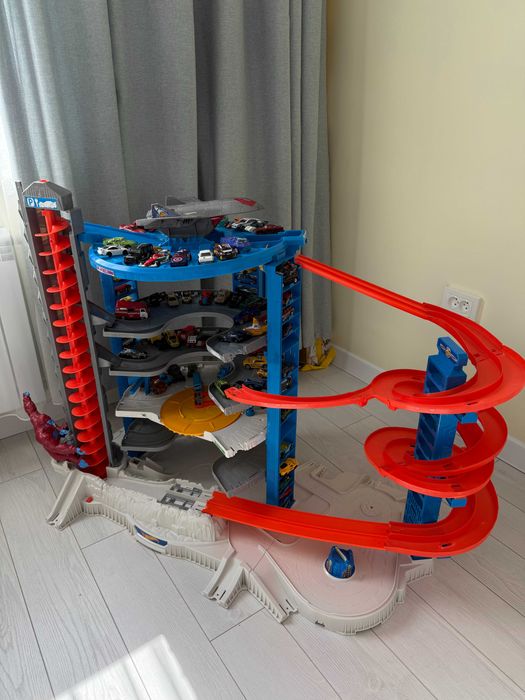 Большой гараж Hot Wheels с автоматическим лифтом + 15 машинок