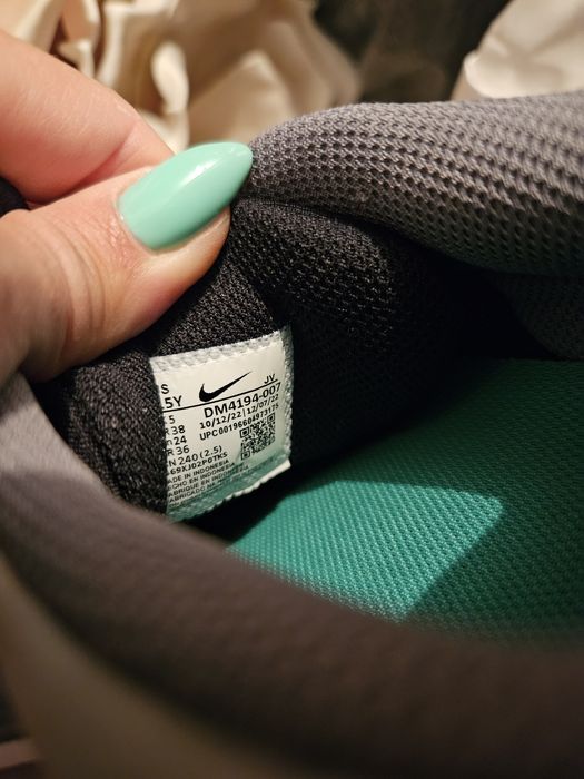 Adidasi Nike noi  38