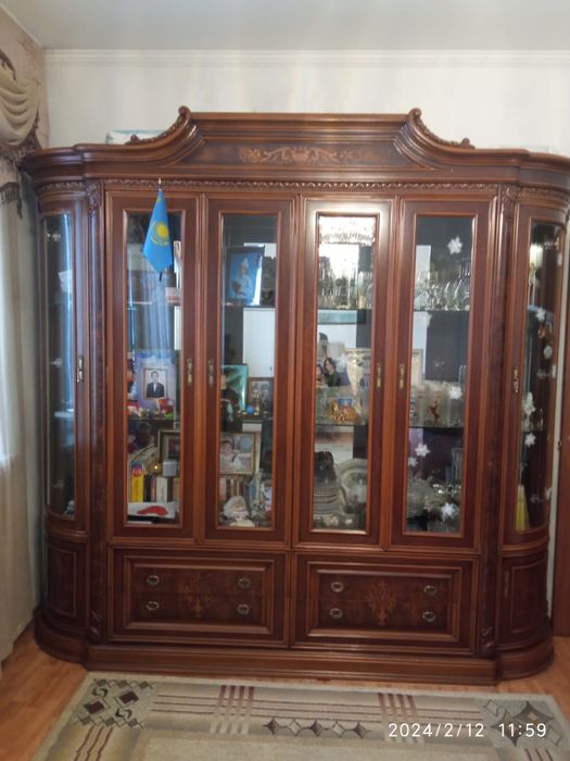 Срочно продам стенку для гостиной