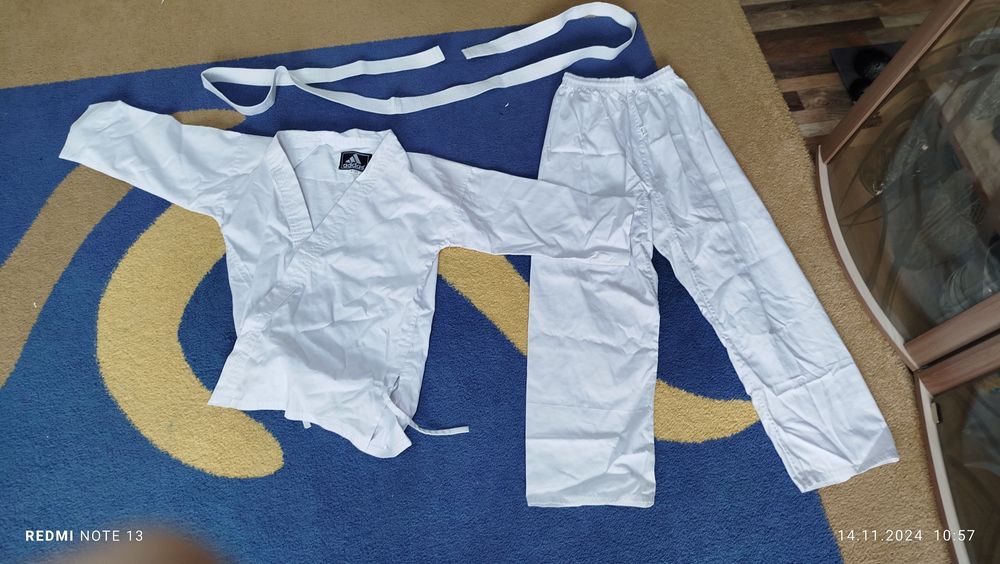 Кимоно костюм и перчатки