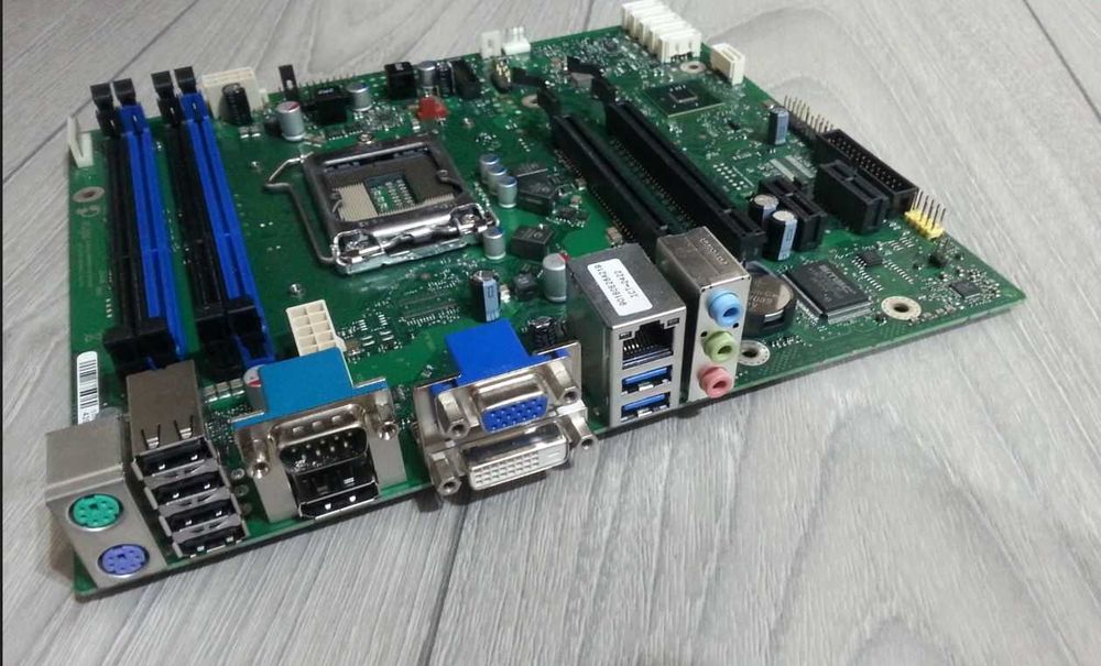 Placa De Baza Fujitsu Esprimo P920,4xDDR3,Socket 1150