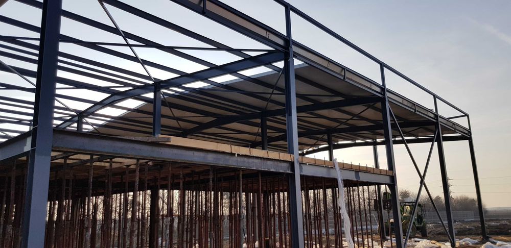 Confectionam in atelierul nostru Hale metalice industriale