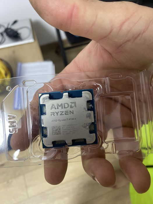 amd ryzen 7 9700x,foarte putin utilizat,se vinde ca am fct uprgade