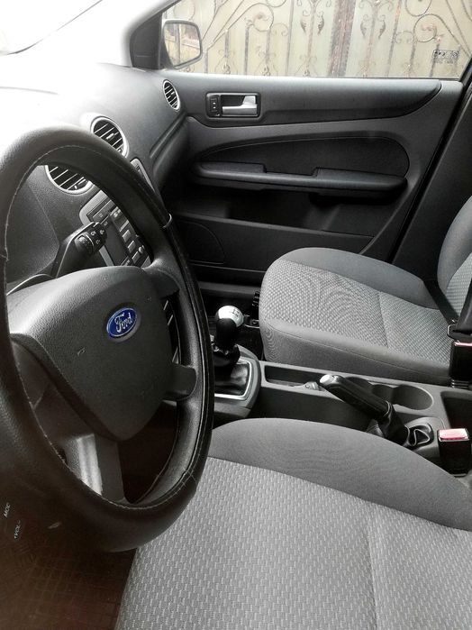 Vând schimb ford focus