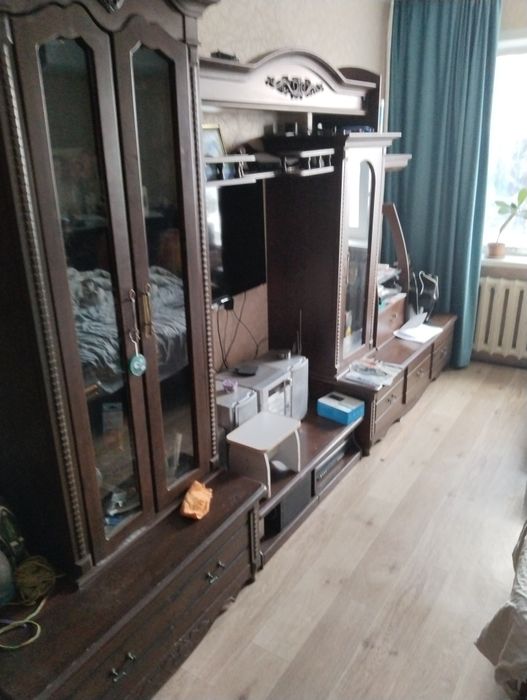 Продам стенку(горку),в нормальном состоянии ,требуется уход..Всего 10